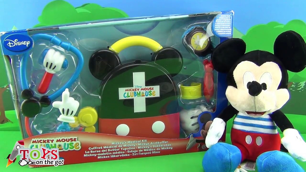 Mickey cura a Peppa Pig en el parque