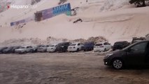 Decenas de rusos se quedaron a pie por culpa de una avalancha