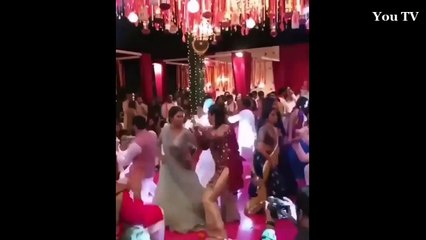 Mahira Khan Dance Performance on Feroz Khan Mehndi