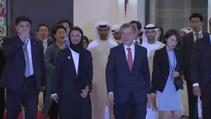 UAE 왕세제, 文 대통령 내외 사저 초청...세 딸·손자 13명 소개 / YTN