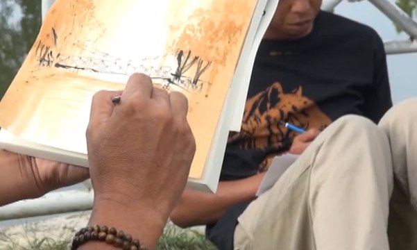 Melukis Dengan Kopi di Alam Terbuka