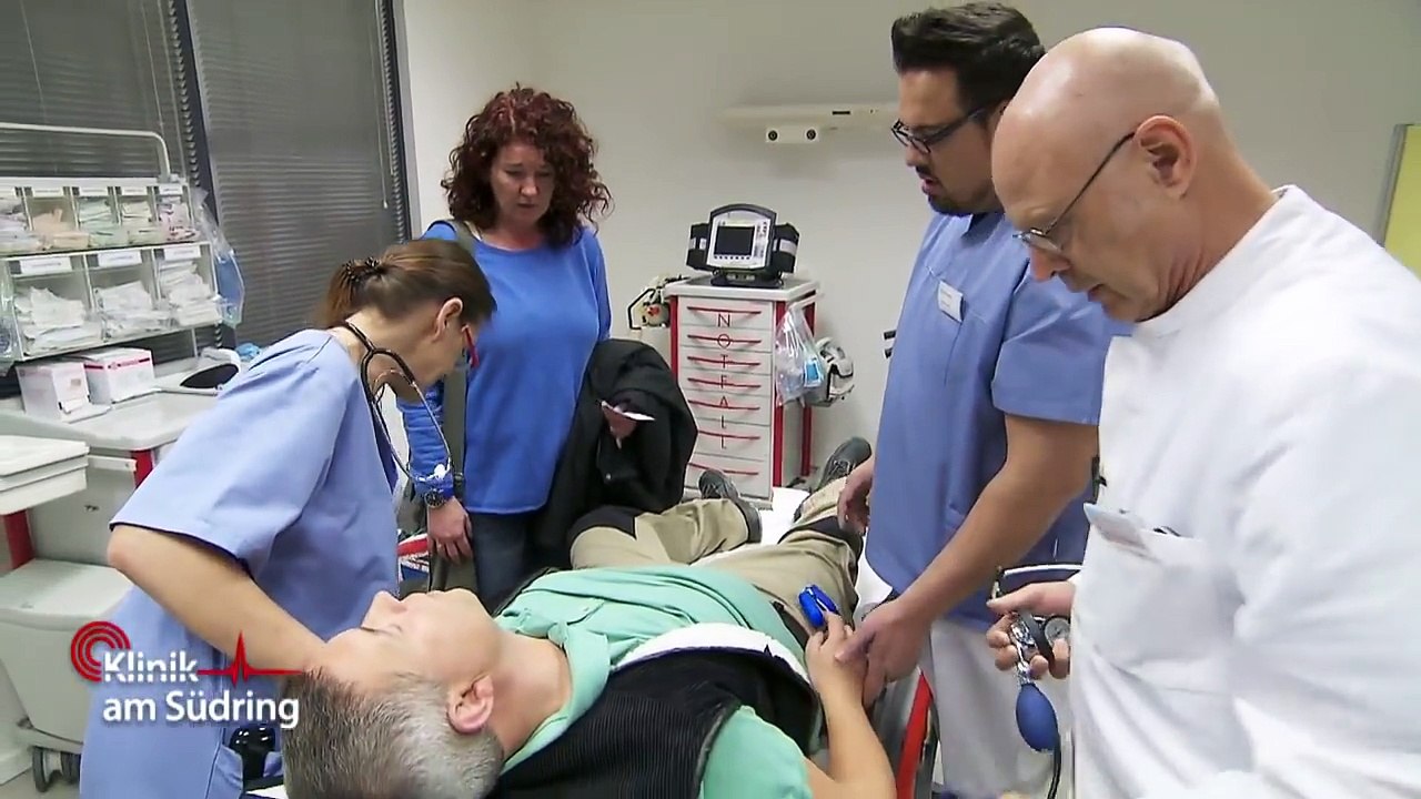 Nach Schlag mit dem Hammer: Der Daumennagel muss weg | Klinik am Südring | SAT.1 TV