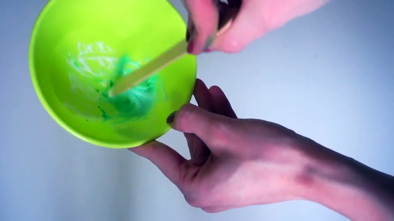 HOW TO MAKE SLIME WITHOUT GLUE! TOOTHPASTE AND...