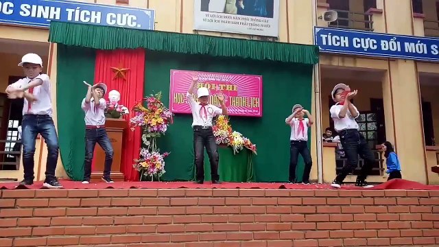 Cộng đồng mạng cạn lời trước màn nhảy múa của các em học sinh