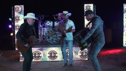 La Maquinaria Norteña - Amor Traicionero