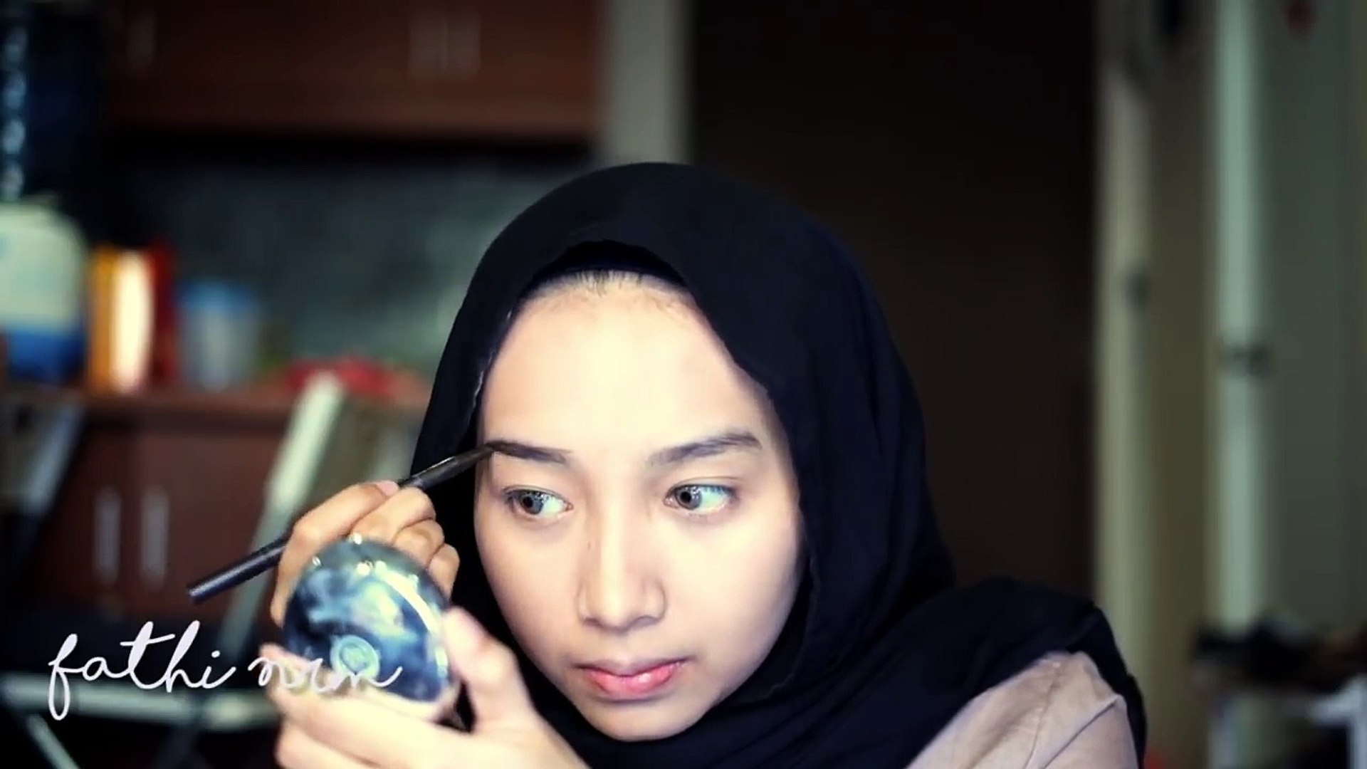 Tutorial Make Up Natural Untuk Tampil Cantik Dan Flawless