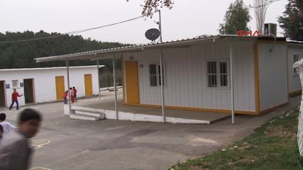 İzmir'de 90 Öğrenci, 40 Metrekarelik Konteynerlerde Eğitim Alıyor