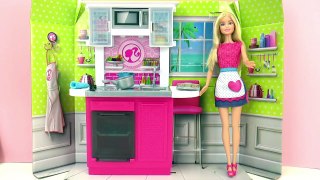 Cuisine Barbie Deluxe avec cuisinière, Evier, Armoires - unboxing et démo