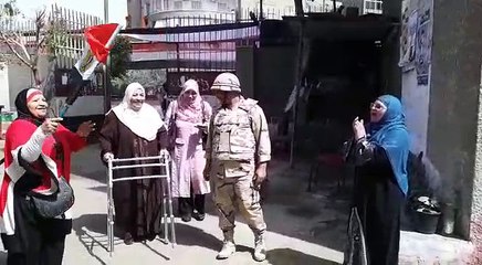 لليوم الثاني سيدة عجوز  انا بحب مصر بمعهد فتيات مصر الجدة