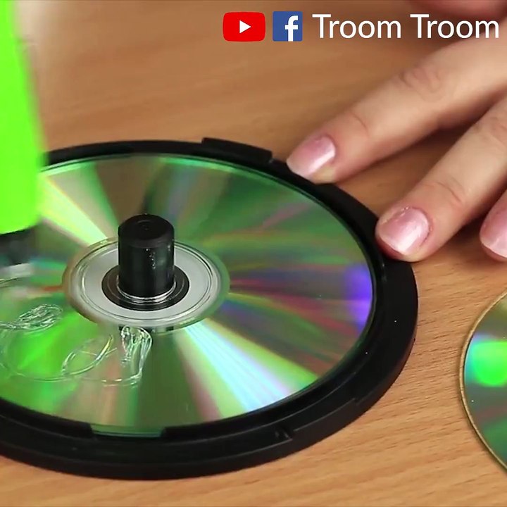 Auf welche Ideen man so kommen kann, wenn man eine neue Lampe braucht...   Von Troom Troom - easy DIY video tutorialsYouTube: Troom Troom DE https://www.yo