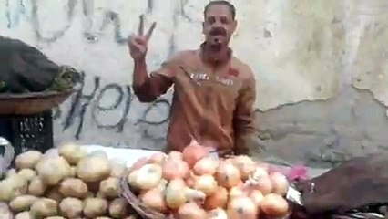 أهالي مصر الطيبين ..بائع خضروات ببنى سويف : «السيسي يستاهل كل خير وهنتخبه»