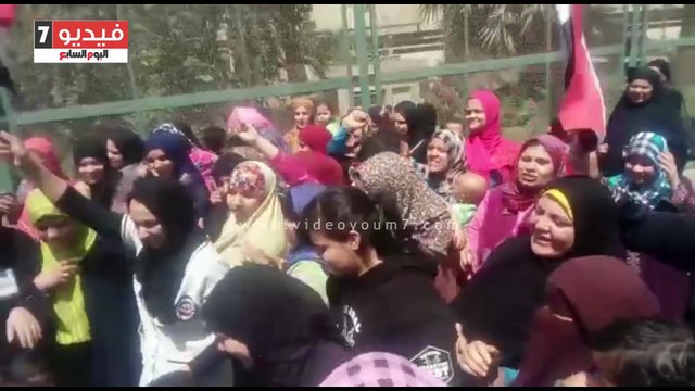 مسيرة نسائية تكسو شارع الهرم وتتجه للتصويت بانتخابات الرئاسة