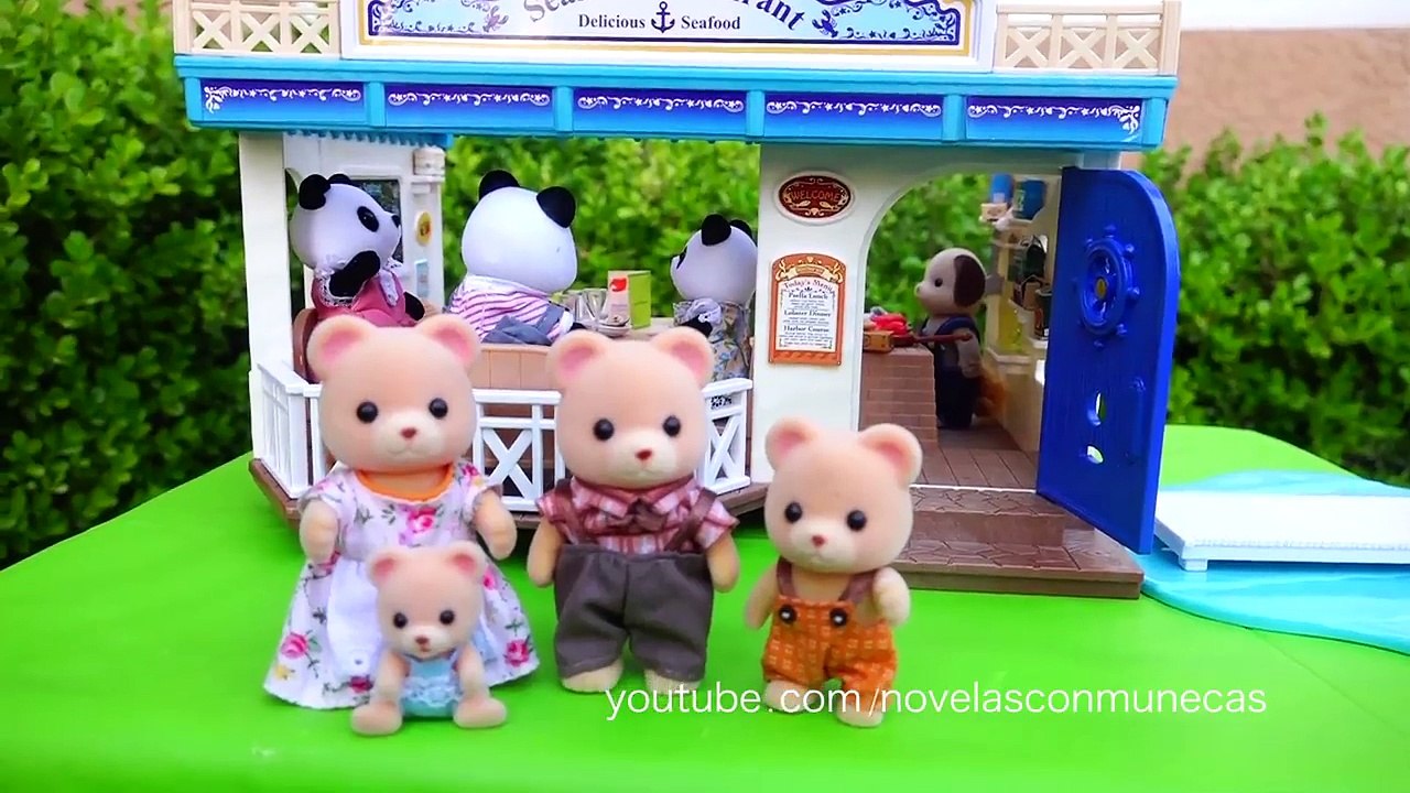 EL BEBÉ MALCRIADO en el restaurant de Calico Critters (Sylvanian Families) - Historias en español