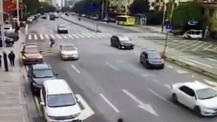 - Otomobil Metrelerce Öteye Fırlattı