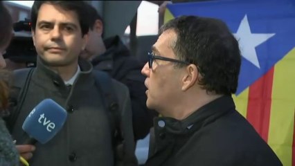 La Fiscalía investiga por encubrimiento a los mossos que escoltaban a Puigdemont