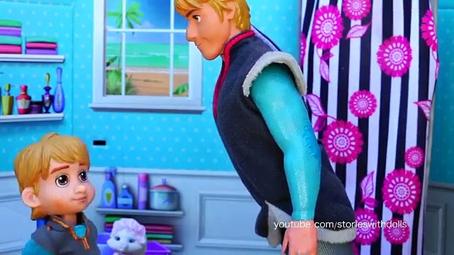 Kristoffs Son Paints Auntie Elsas Hair With Different Colors - Stories With Toys and Dolls