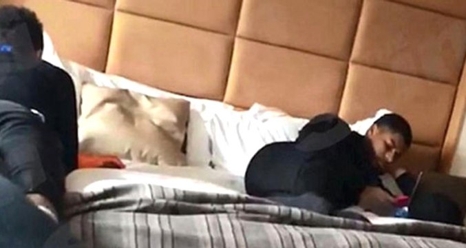 İtalya - İngiltere Maçı Öncesi Taraftar, Elini Kolunu Sallaya Sallaya Otel Odalarına Girdi