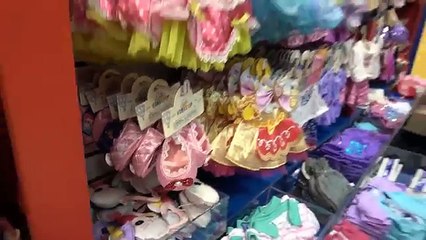 Катя создала нового питомца / покупаем наряды и платья принцесс/ Прикольные канцтовары