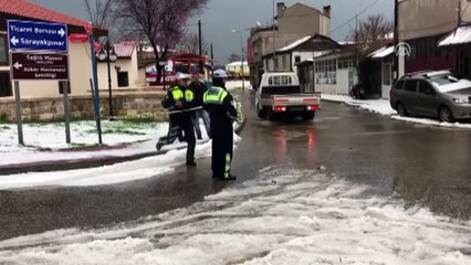 Dolu yağışı vatandaşlara zor anlar yaşattı (2) - EDİRNE