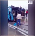 فيديو | إنقلاب حافلة كانت تقل  25 تلميذا في رحلة مدرسية من عنابة إلى جيجل ..الحادث وقع بمنطقة 