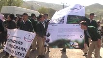 Esendere'de Öğrenciler Belediye Ekipleri ile Çöp Topladı