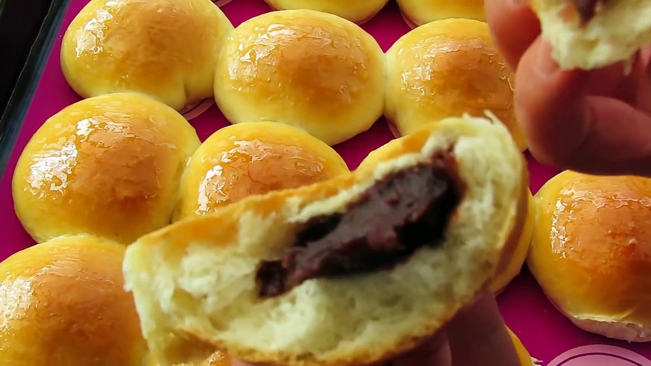 Homemade Super Soft and Fluffy Milk Bread | Chinese Bakery Buns | Bread Rolls | 牛奶麵包製作