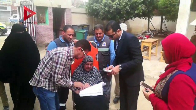 إسعاف بني سويف ينقل مسنة لمقر لجنتهما الانتخابية