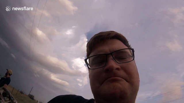 Storm chaser captures supercell storm in Texas on video