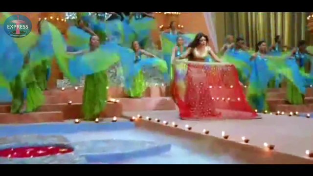 God Tussi Great Ho गॉड तुस्सी ग्रेट हो (2008) - Romantic love song - Lal Chunariya - Salman Khan, Priyanka Chopra, Sohail Khan and Amitabh Bachchan - Full HD