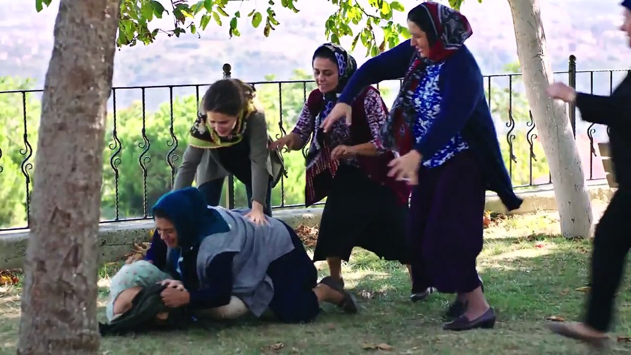 Fazilet Hanım Ve Kızları / Fazilet Hanim And Her Daughters - Episode 17 (Eng & Tur Subs)