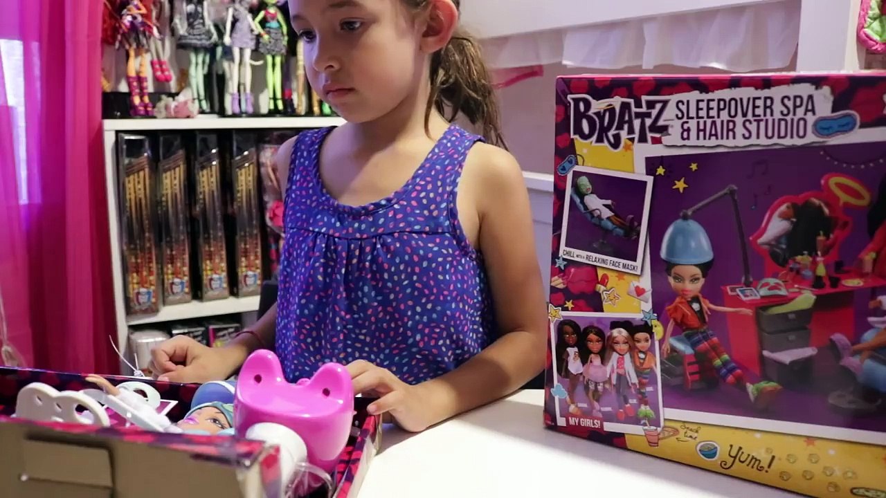 BRATZ new Sleepover Spa & Hair Studio!