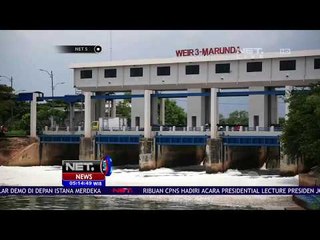 Petugas Periksa Kondisi Air Yang Berbusa Di Pintu Air Marunda -NET5