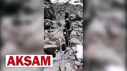 TSK paylaştı!; İşte kahraman Mehmetçiğin engel tanımadığı o anlar