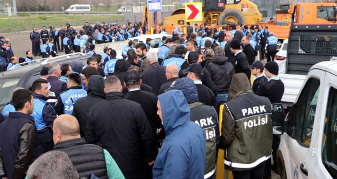 Kartal'da Gerginlik! İBB Zabıtaları ile Kartal Belediyesi Zabıtaları Arasında Tartışma Çıktı