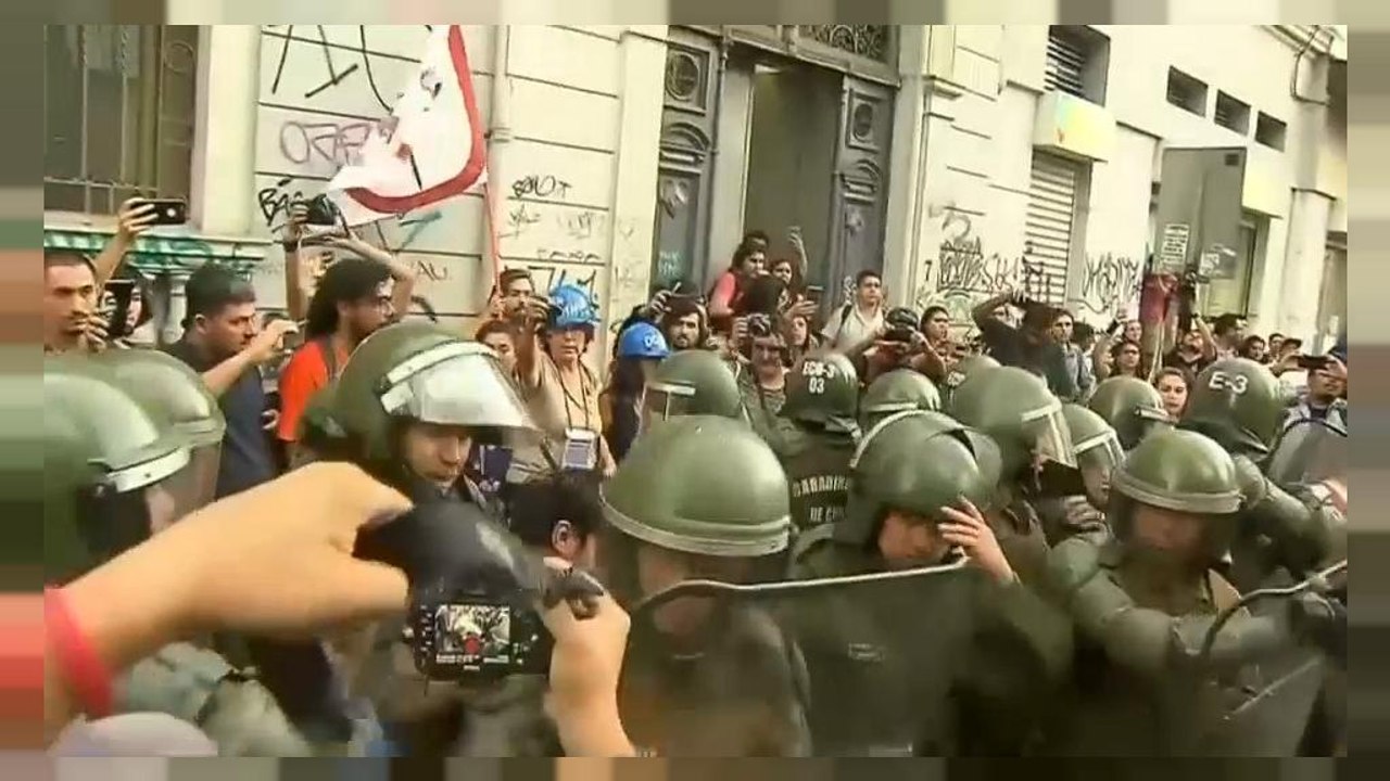 Chili : des étudiants révoltés, heurts à Santiago