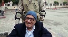 . مسن من حرب أكتوبر  يدلى بصوته على كرسى متحرك بمصر الجديدة