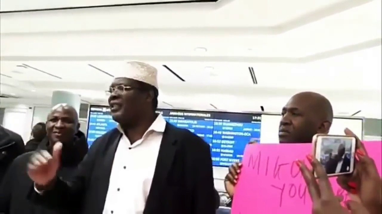 Miguna Miguna Refuses To Be Deported To Dubai From JKIA  As Raila Odinga Tries To Rescue Him !