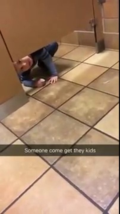 Quand un gamin rentre dans les toilettes alors que tu fais la grosse commission.