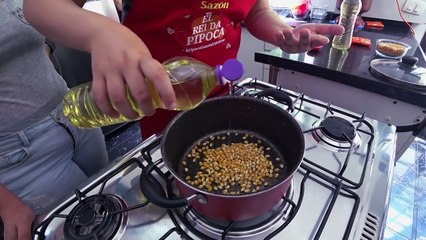 DUELEI COM 2 MULHERES NA COZINHA DA MINHA CASA!