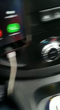 Bruxelles: un chauffeur Uber roule en sens interdit sur le boulevard du Midi pour éviter un barrage de taxis