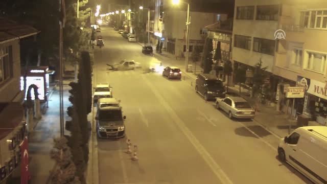 2 Kişinin Yaralandığı Trafik Kazası Güvenlik Kamerasında