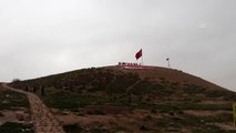 Afrin Sınırındaki Tepeye Dev Türk Bayrağı