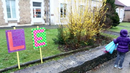 Mannifestation des parents d'élèves contre la suppression de deux classes à  l'école de Montemboeuf