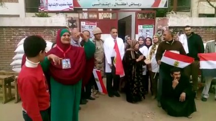 الأمن ينقذ موظفا رفع إشارة رابعة أمام لجنة من بطش الأهالى بالدقهلية