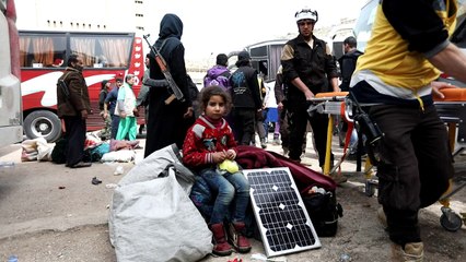 Evacuados de Ghuta Oriental chegam a território rebelde