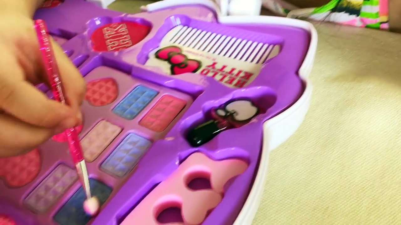 4 Year Old Make Up Artist