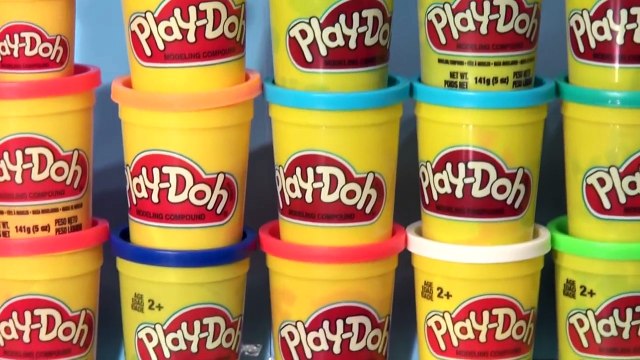 Play Doh Pixar Cars Lightning McQueen, we make Luigi out of Play Doh in Radiator Springs