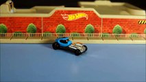 Kinder Surprise Eggs Hot Wheels Unboxing. Открываем Киндер Сюрприз Хот Вилс на русском языке.