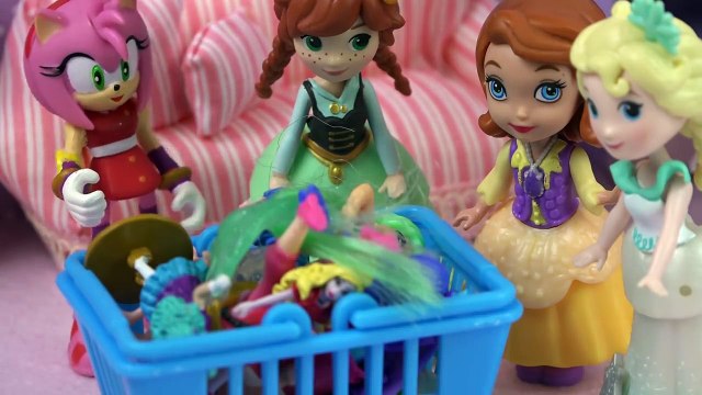 Анна Холодное Сердце украла Барби у Эми из Соник Бум. Мультик с игрушками