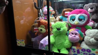 Playing a few different claw machines!!